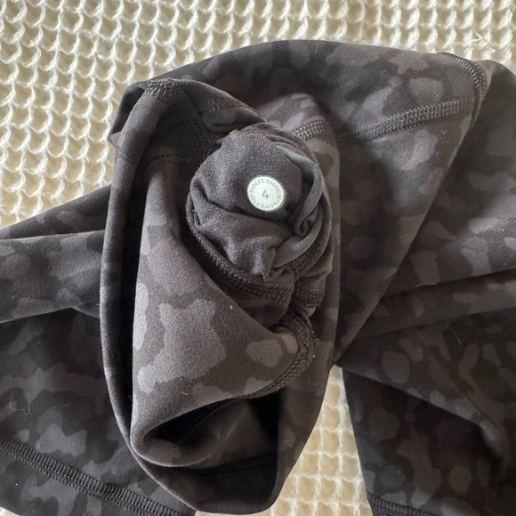 LULULEMON Wunder Train High Rise Short 6” - Picture 4 of 5